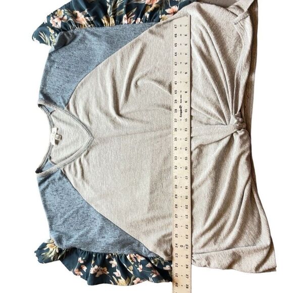 She &sky  3/4 flowing sleeves  , knot in the front size XL - Picture 10 of 10